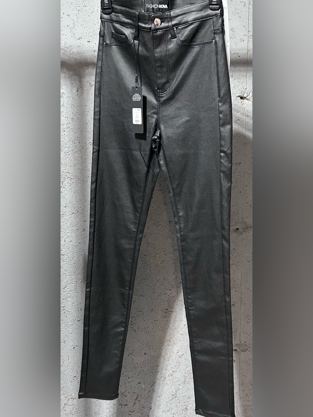 💃🏾♦️ Sz 7 Coated High-Waist Black Faux Leather Skinny Pants - Fashion Nova